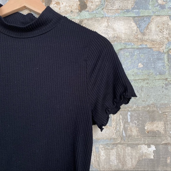 Black Ribbed Ruffled Hem MockNeck Short-Sleeve Tee - Picture 4 of 5